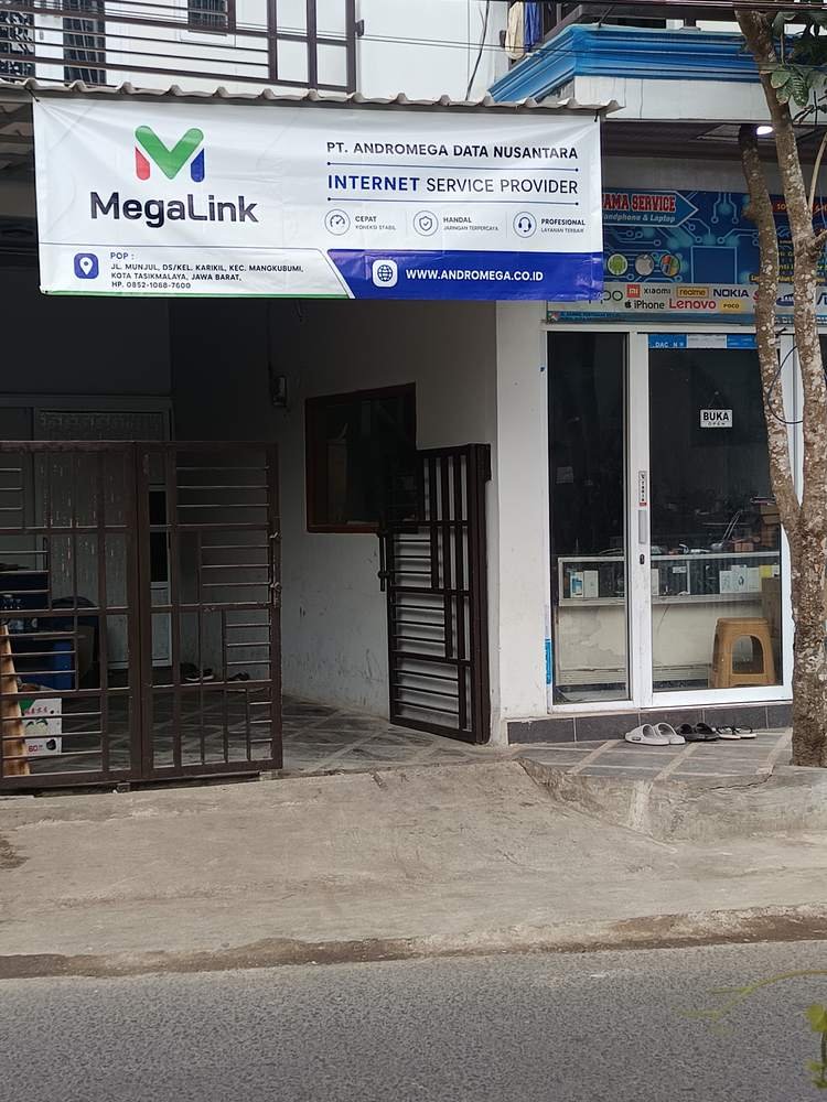 Papan nama Megalink dan Pratama Service di kantor Jl. Munjul, Mangkubumi, Tasikmalaya