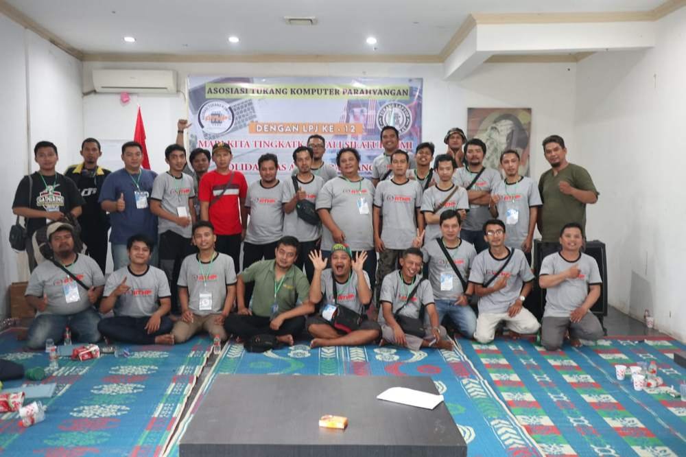 Suasana kebersamaan anggota komunitas tukang komputer se-Jawa Barat di acara ATHP